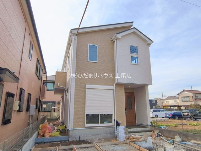 上尾市原市21期　新築戸建　グラファーレ01の前面道路含む現地写真