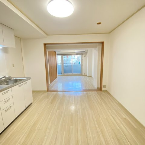 【居間・リビング】 | サンロイヤルハイツ