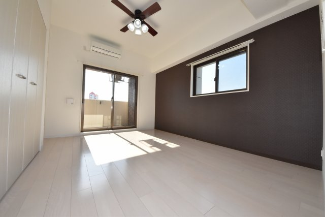 ラグゼ難波西Ⅲの居間・リビング