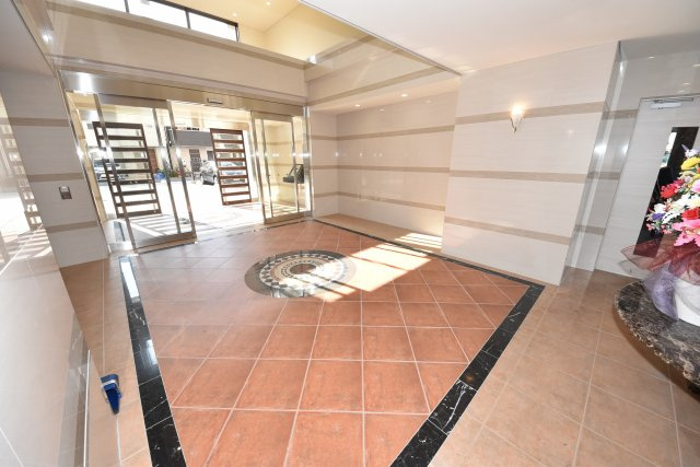 ラグゼ難波西Ⅲのエントランス