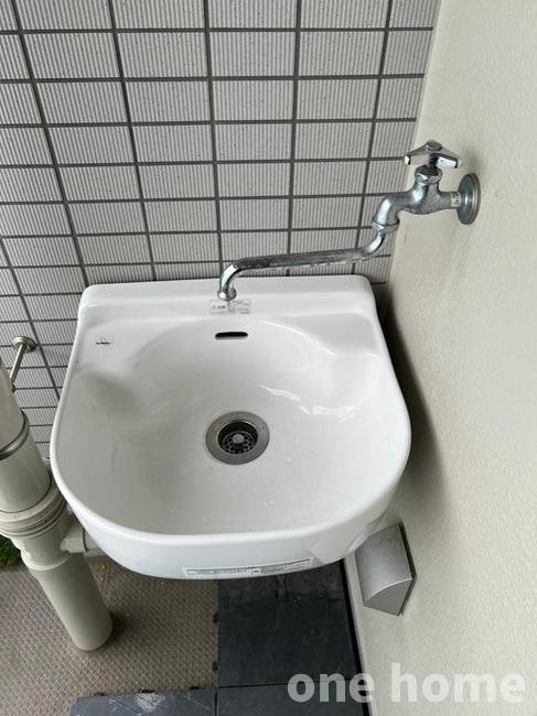 ローレルコート新大阪の設備|◆バルコニーにはスロップシンク完備！靴などを洗えて重宝します！