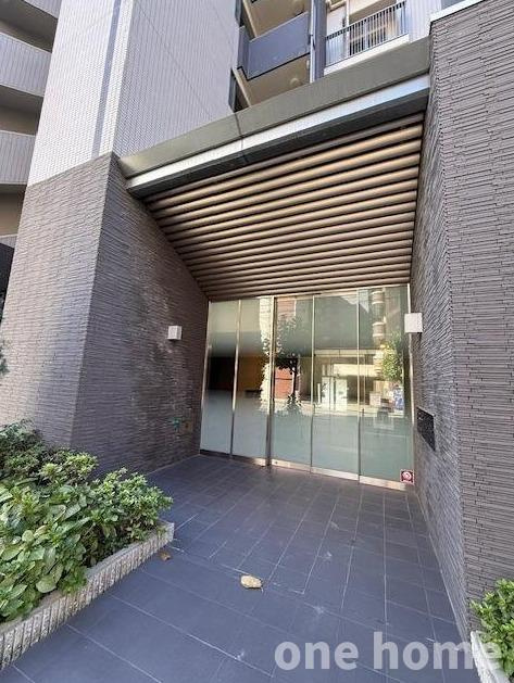 ローレルコート新大阪のエントランス|◆スタイリッシュなマンションエントランスです！