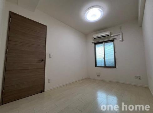 ローレルコート新大阪の洋室|◆約5.0帖洋室です！室内大変キレイにご使用です！