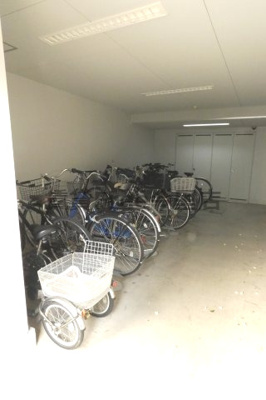 【駐車場】 | カーサヴィヴァーチェ　仲介手数料無料 | 駐輪場