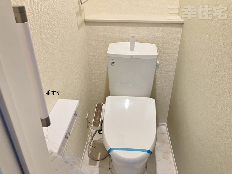 碧南市岬町のトイレ|1階2階に洗浄便座を標準装備しています。水量は従来品より約60%カットされていて経済的です