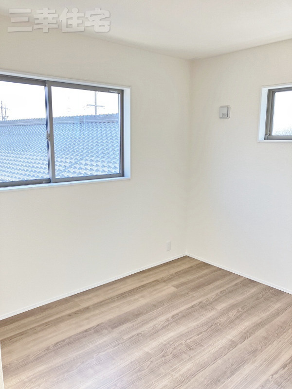 碧南市岬町の洋室|2階の洋室5.2帖　2階に4部屋あるので、お子さんそれぞれにお部屋があります♪