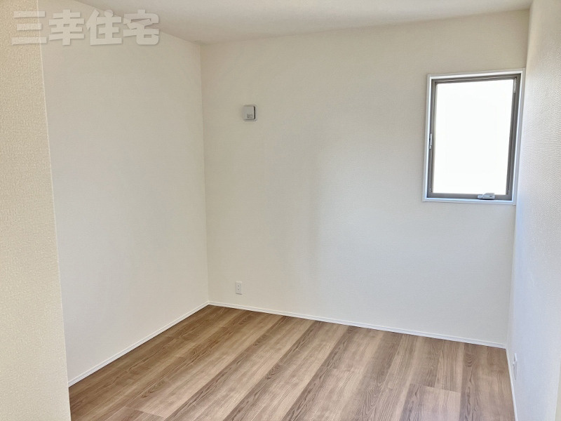 碧南市岬町の洋室|北面でも明るい洋室5.4帖