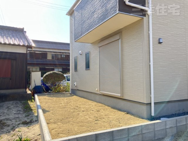 碧南市岬町の庭|目隠しフェンスをすればドックランも可能なちょうどいいお庭があります♪