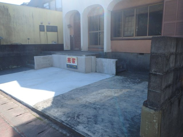 S1745H　立野中古住宅の駐車場