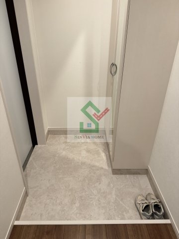 小手指駅　新築アパートの玄関