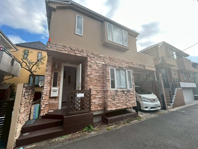 文京区西片2丁目　中古戸建の前面道路含む現地写真|現地は、第一種低層住居専用地域ならではの静かで落ち着いた住環境！

現地ご見学希望・資料請求などお気軽にお問い合わせ下さい！
03-5990-5201