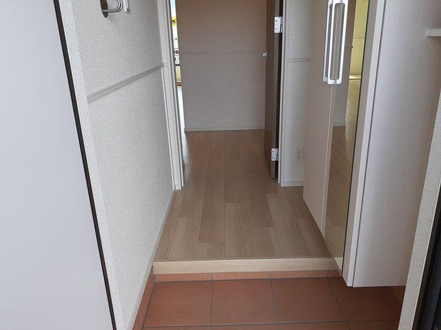 ローズ　ガーデン　大野　Ａの玄関