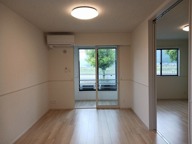 ローズ　ガーデン　大野　Ａの居間・リビング