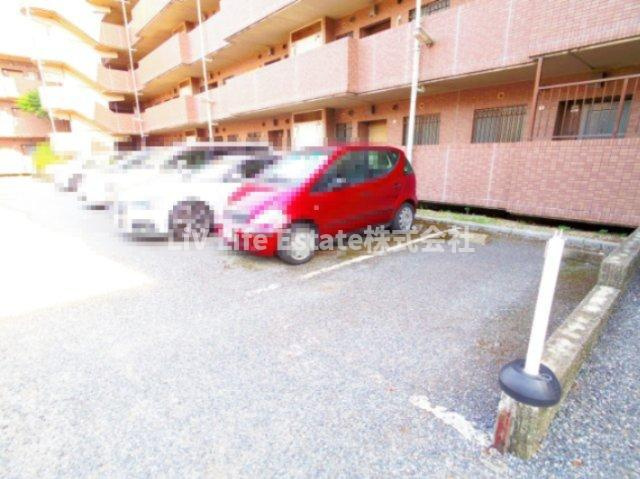 プレジデントミタマの駐車場