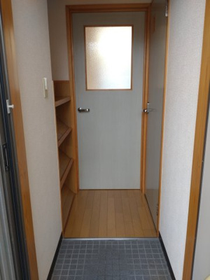 【玄関】 | グレースⅠ | 玄関内　※反転タイプ