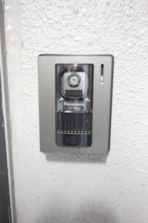 【セキュリティ】 | 来訪者の確認はモニター付きインターホン