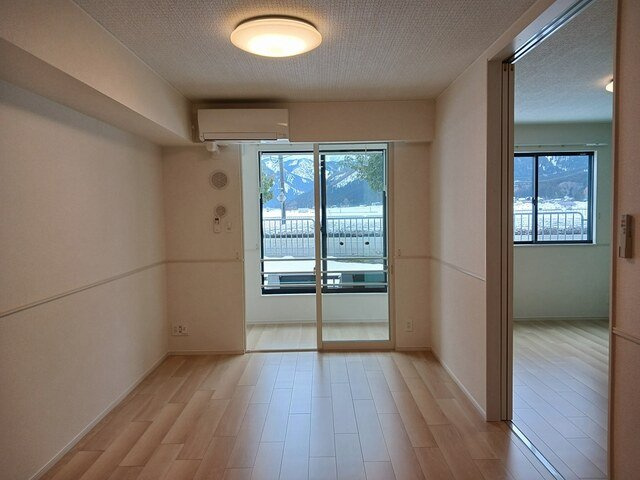 ローズ　ガーデン　大野　Ｂの居間・リビング