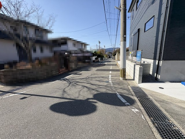 【その他】 | 春日市一の谷5丁目2期　2号棟（全4棟）【仲介手数料無料・0円】 | 現地写真。前面道路です。