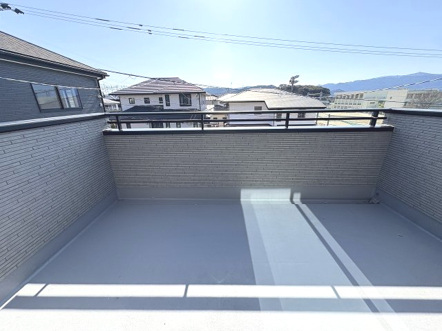 【バルコニー】 | 春日市一の谷5丁目2期　2号棟（全4棟）【仲介手数料無料・0円】 | 現地写真。