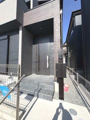 【玄関】 | 春日市一の谷5丁目2期　2号棟（全4棟）【仲介手数料無料・0円】 | 現地写真。