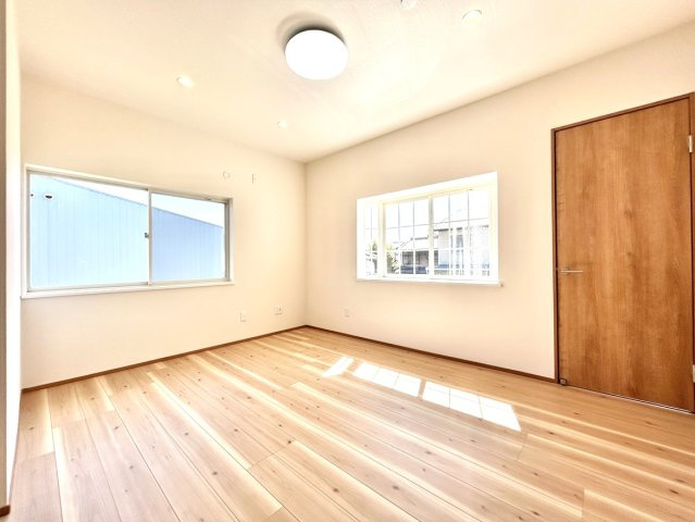 土佐市高岡町甲　中古戸建ての洋室