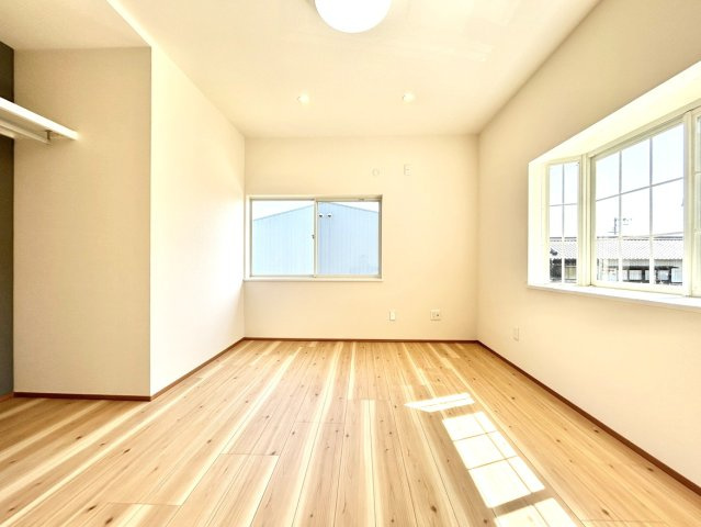 土佐市高岡町甲　中古戸建ての洋室