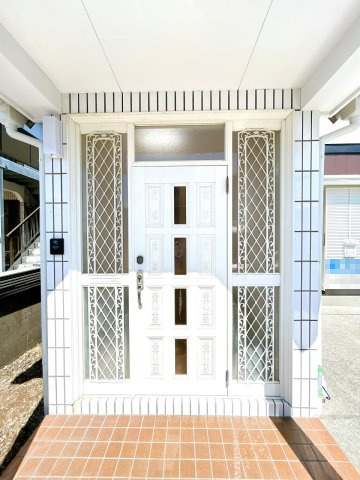 土佐市高岡町甲　中古戸建ての玄関