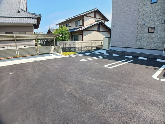 エムズステージⅧの駐車場