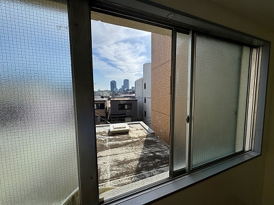 松屋ビル　のバルコニー