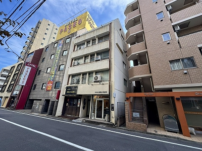 松屋ビルの外観