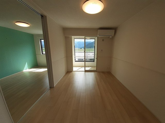 ローズ　ガーデン　大野　Ｂの居間・リビング