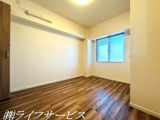 【洋室】 | レックスタウン新高１号館 | 洋室５．０帖／クローゼットあり、うれしいエアコン先行配管済！