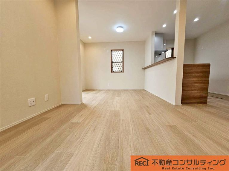 西宮市日野町　中古戸建の居間・リビング