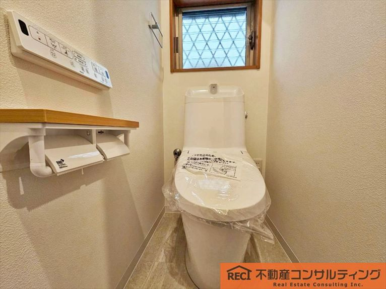 西宮市日野町　中古戸建のトイレ