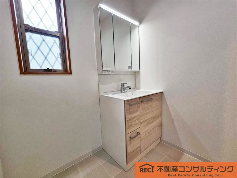 西宮市日野町　中古戸建の独立洗面台