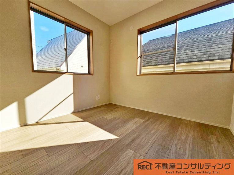 西宮市日野町　中古戸建の洋室