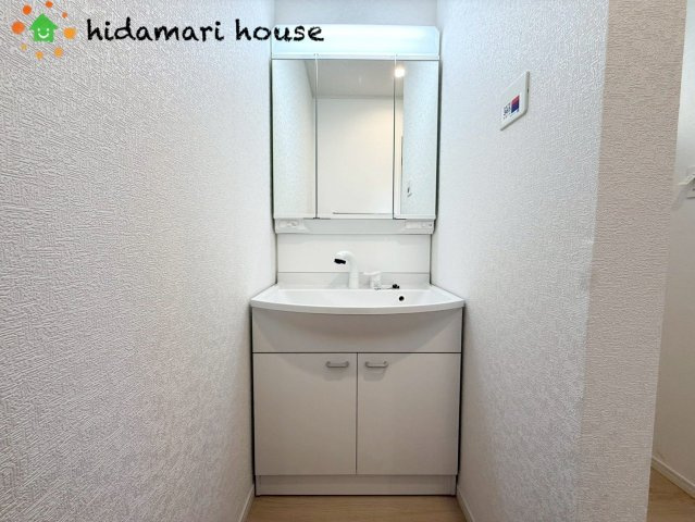 西区土屋第3　新築戸建　クレイドルガーデン01の独立洗面台