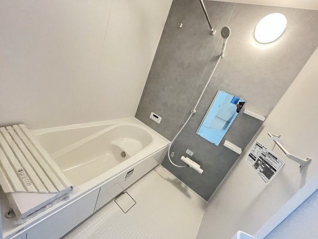 【浴室】 | 春日市一の谷5丁目2期　4号棟（全4棟）【仲介手数料無料・0円】 | 施工例。浴室です。施工例は完成時と異なる場合があります。