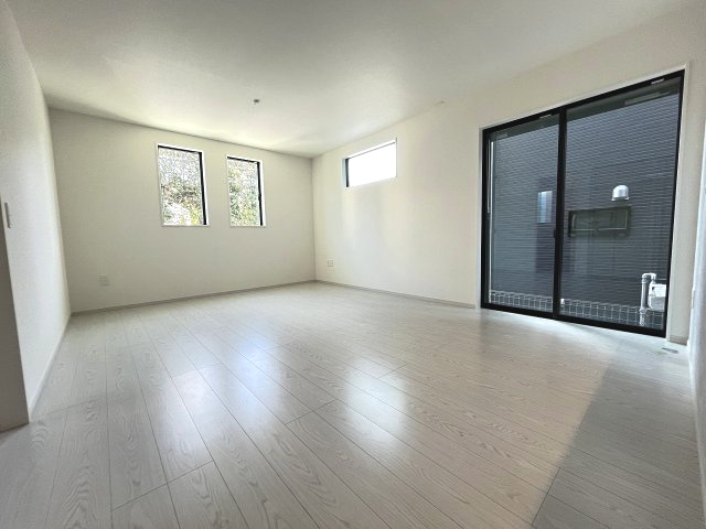 【洋室】 | 春日市一の谷5丁目2期　4号棟（全4棟）【仲介手数料無料・0円】 | 施工例。施工例は完成時と異なる場合があります。