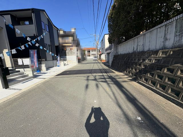 【その他】 | 春日市一の谷5丁目2期　4号棟（全4棟）【仲介手数料無料・0円】 | 現地写真。前面道路です。