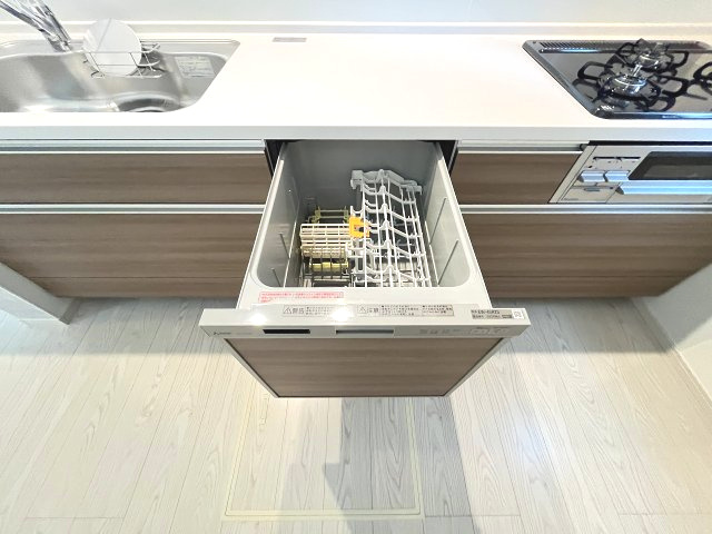 【キッチン】 | 春日市一の谷5丁目2期　4号棟（全4棟）【仲介手数料無料・0円】 | 施工例。施工例は完成時と異なる場合があります。