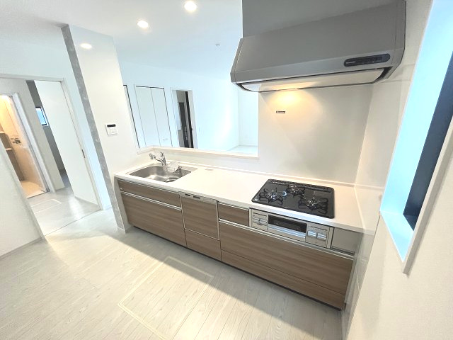 【キッチン】 | 春日市一の谷5丁目2期　4号棟（全4棟）【仲介手数料無料・0円】 | 施工例。施工例は完成時と異なる場合があります。