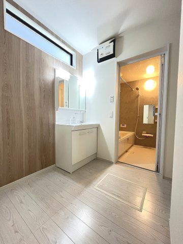 【洗面所】 | 春日市一の谷5丁目2期　4号棟（全4棟）【仲介手数料無料・0円】 | 施工例。施工例は完成時と異なる場合があります。