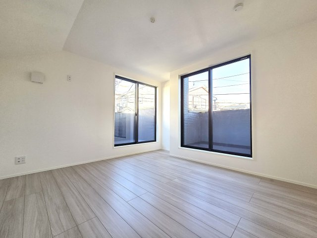 泉区新橋町新築戸建【緑園都市駅徒歩11分/土地約45坪/LDK19.9帖＋4部屋/駐車並列2台可】の洋室