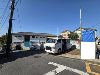 【前面道路含む現地写真】 | 泉区新橋町新築戸建【緑園都市駅徒歩11分/土地約45坪/LDK19.9帖＋4部屋/駐車並列2台可】