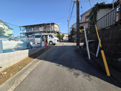 【前面道路含む現地写真】 | 泉区新橋町新築戸建【緑園都市駅徒歩11分/土地約45坪/LDK19.9帖＋4部屋/駐車並列2台可】