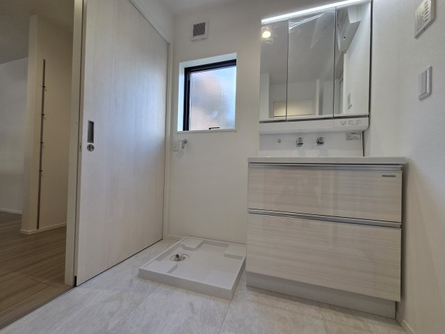 泉区新橋町新築戸建【緑園都市駅徒歩11分/土地約45坪/LDK19.9帖＋4部屋/駐車並列2台可】の洗面所