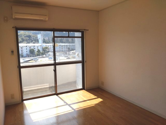 【洋室】 | ライラック岡豊 | 7.5帖洋室