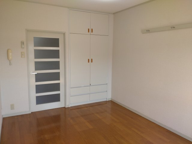 【洋室】 | ライラック岡豊 | 造り付収納