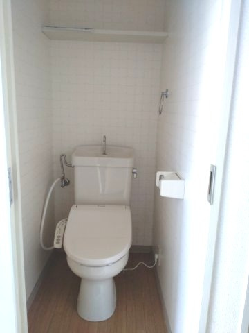 【トイレ】 | ライラック岡豊 | ウォッシュレット便座・上部棚